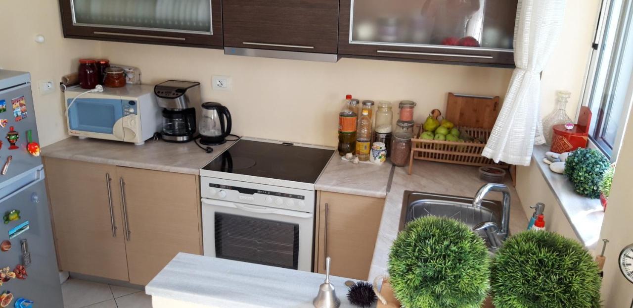 Sunny Apartment In Quiet Part Of Centre Sarandë エクステリア 写真