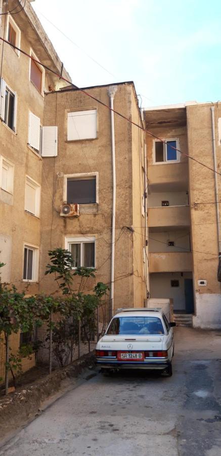 Sunny Apartment In Quiet Part Of Centre Sarandë エクステリア 写真